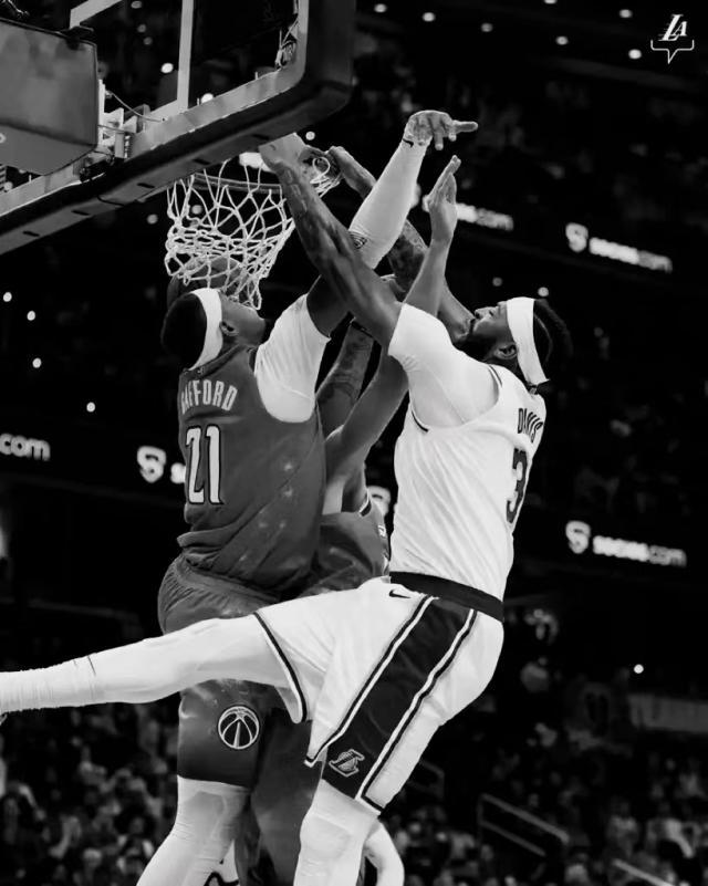 500彩票-55分17篮板持续炸裂！浓眉哥火爆状态根本停不下来